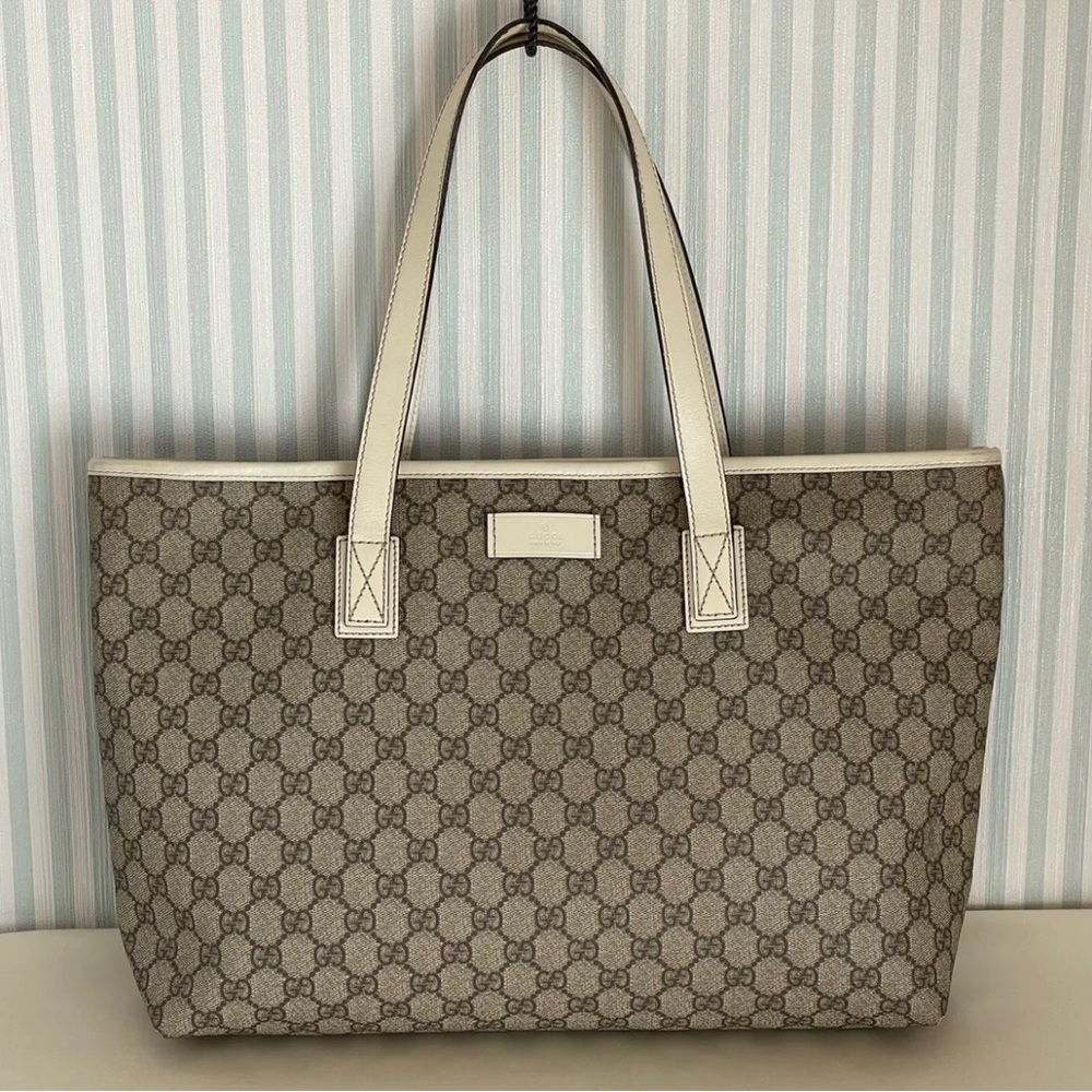 ❌S O L D ❌ Gucci Supreme tote bag